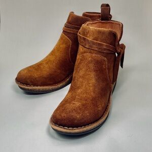 New! Born BootsRetail $149.